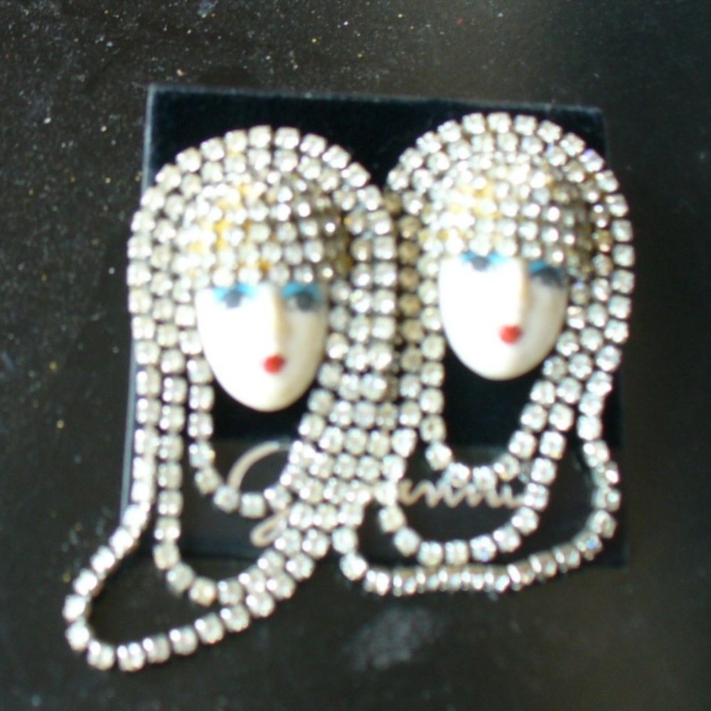 Cleopatra earrings for periced ears